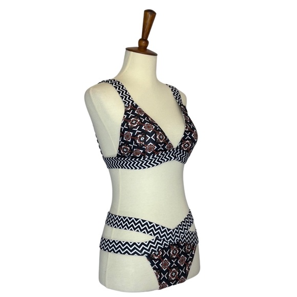 Strappy Black & White Chevron Geometric Bandage Bikini - Picture 8 of 15